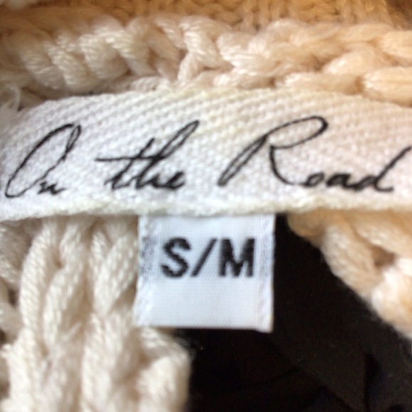 On The Road Split back Bow sweater size S/M - Picture 9 of 10